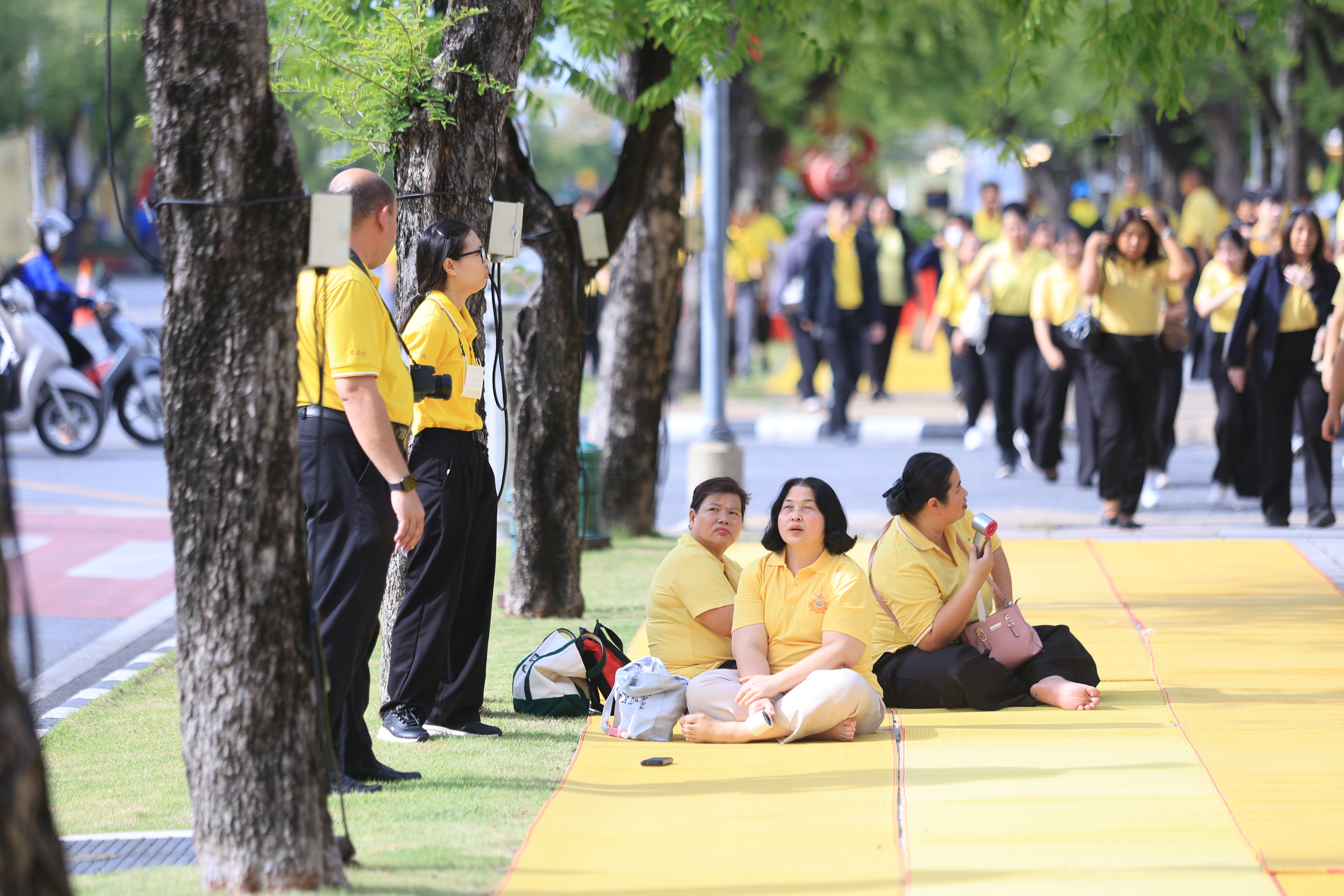 title - ส.ป.ก. ร่วมเฝ้ารับเสด็จฯ พระบาทสมเด็จพระเจ้าอยู่หัว และ สมเด็จพระนางเจ้า ฯ พระบรมราชินี เนื่องในโอกาสเสด็จพระราชดำเนินไปในการ พระราชพิธีเฉลิมพระชนมพรรษา 28 กรกฎาคม 2569